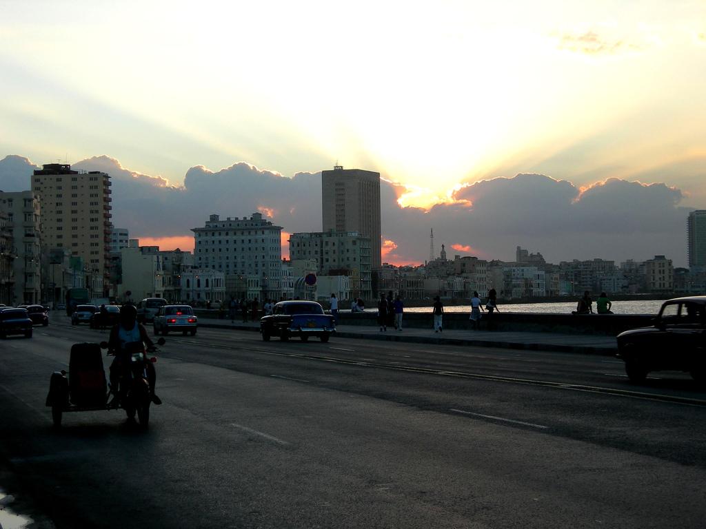 Гавана - вечерний Малекон