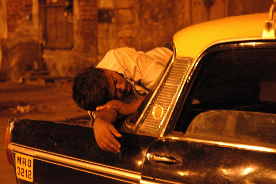 ночь мумбайского таксиста