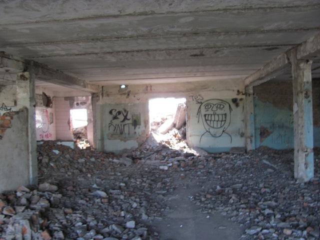 постиндустриальные петроглифы в руинах завода